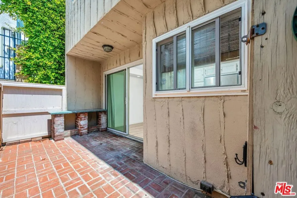 8025 Redlands Street #15 Los Angeles, CA 90293