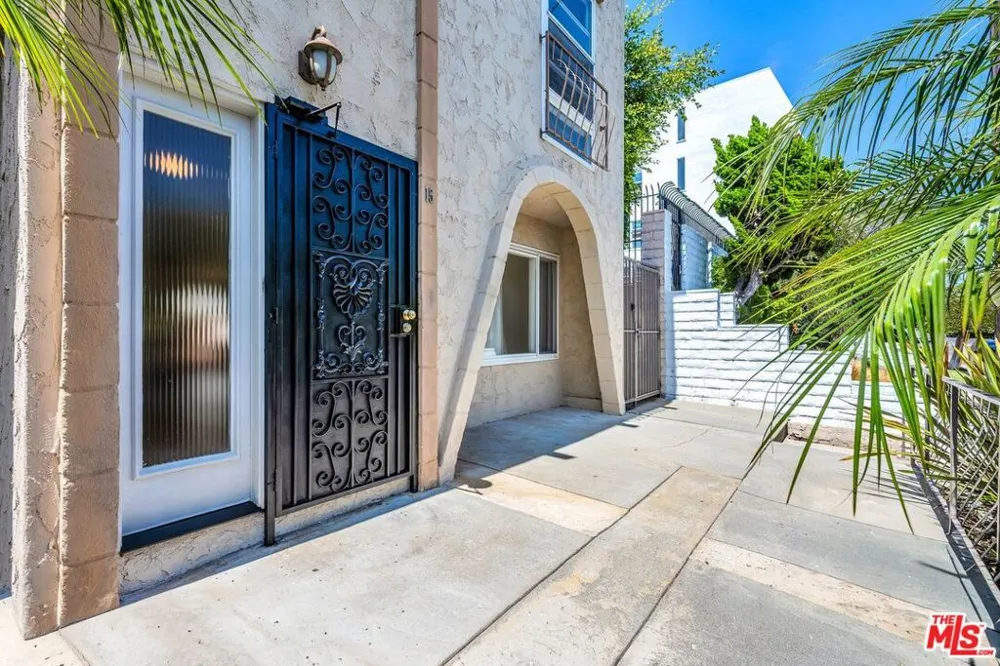 8025 Redlands Street #15 Los Angeles, CA 90293