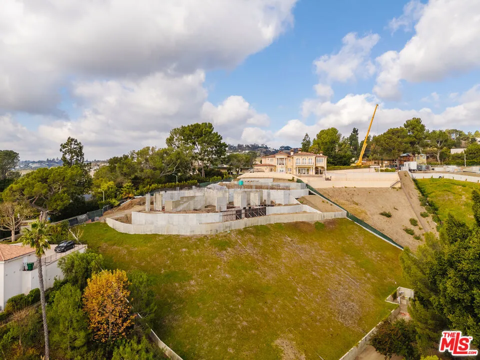 1140 Calle Vista Drive Beverly Hills, CA 90210