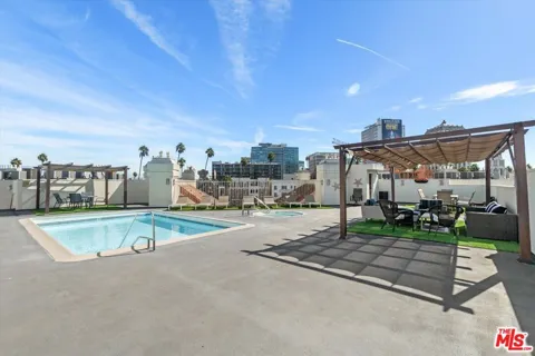 620 S Gramercy Place #327