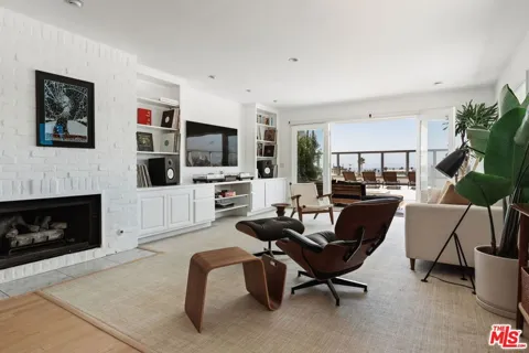 2431 3rd Street #7