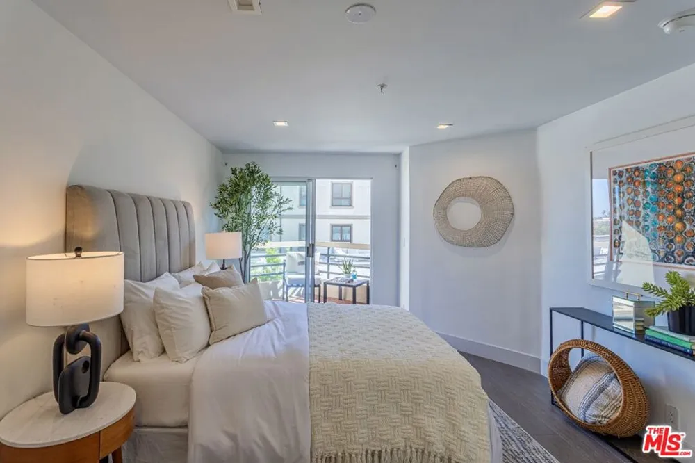 120 S Crescent Drive #304 Beverly Hills, CA 90212