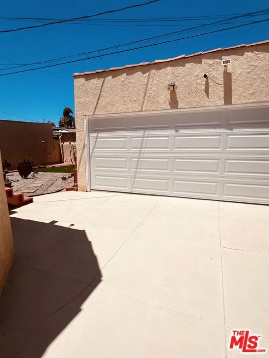 1271 W 81st Street Los Angeles, CA 90044