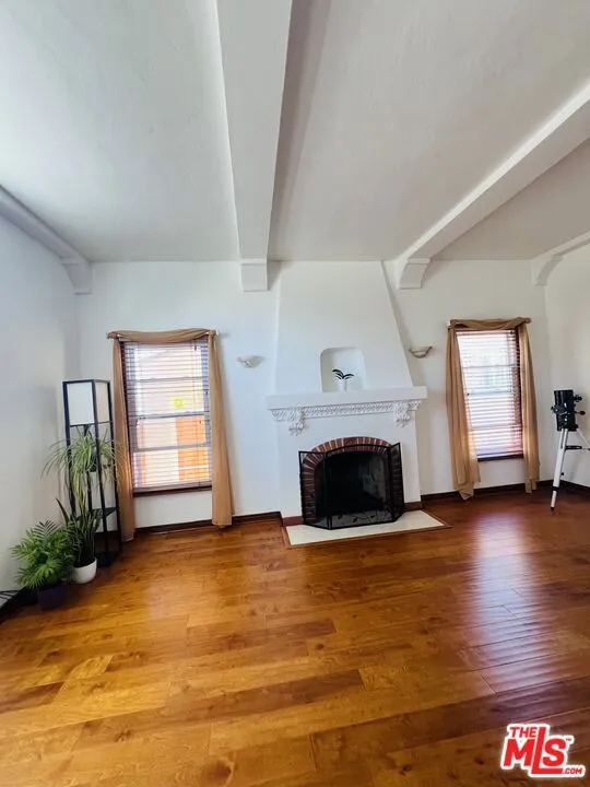 1271 W 81st Street Los Angeles, CA 90044
