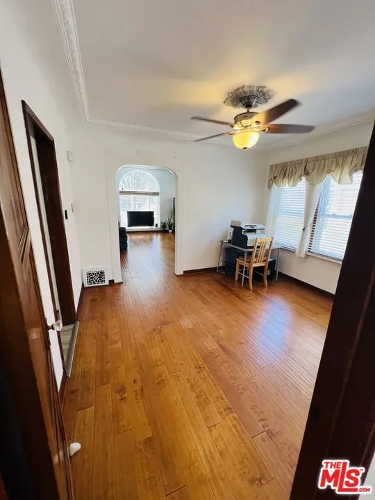 1271 W 81st Street Los Angeles, CA 90044