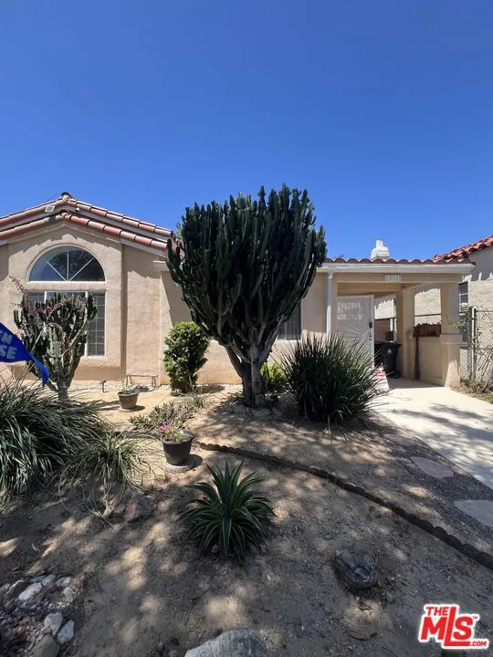 1271 W 81st Street Los Angeles, CA 90044