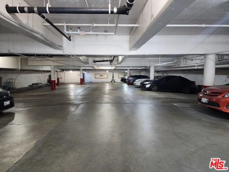 400 S Oxford Avenue #208 Los Angeles, CA 90020