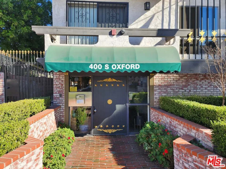 400 S Oxford Avenue #208 Los Angeles, CA 90020