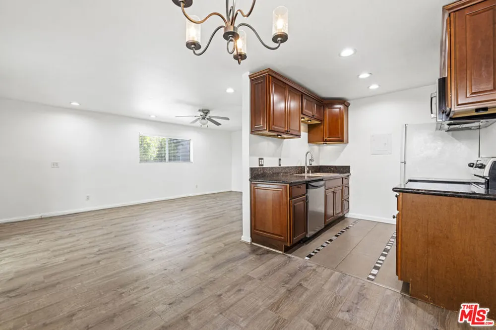 10757 Hortense Street #303 Toluca Lake, CA 91602