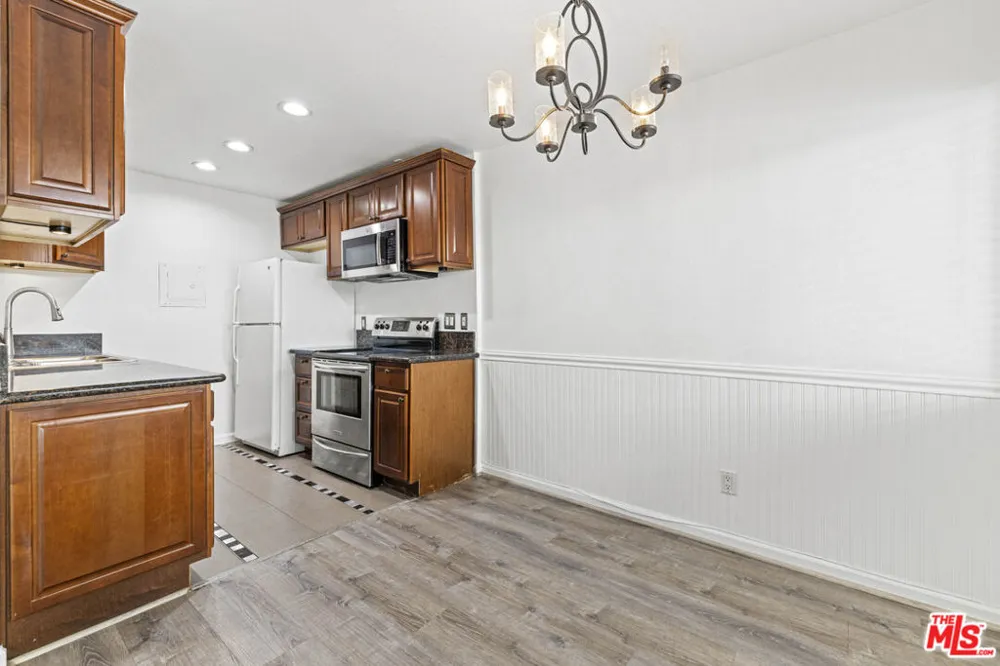 10757 Hortense Street #303 Toluca Lake, CA 91602
