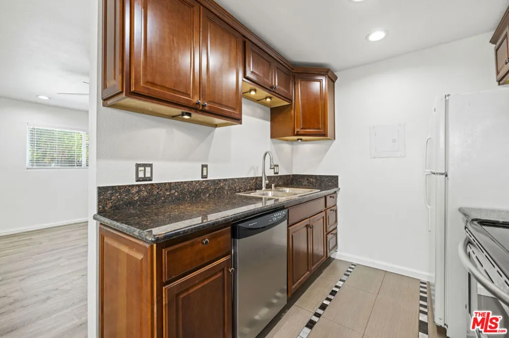 10757 Hortense Street #303 Toluca Lake, CA 91602