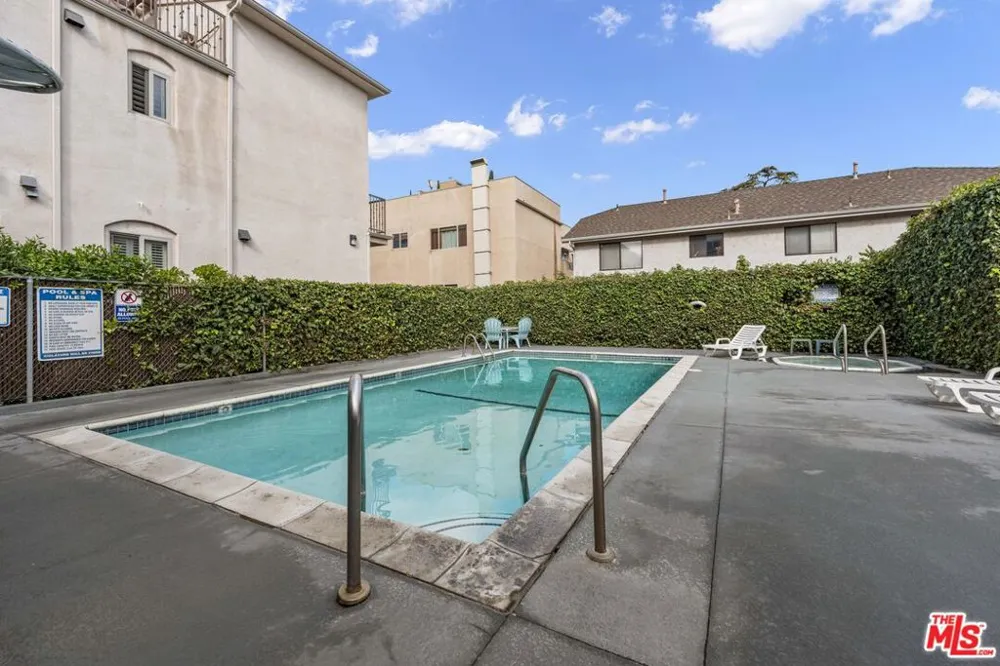 10757 Hortense Street #303 Toluca Lake, CA 91602