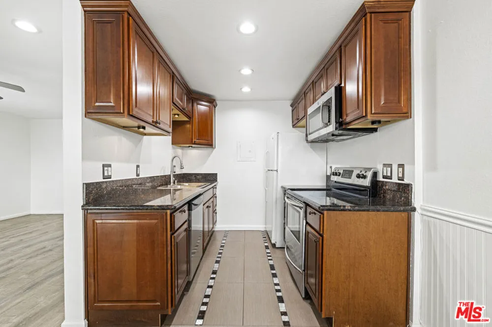 10757 Hortense Street #303 Toluca Lake, CA 91602