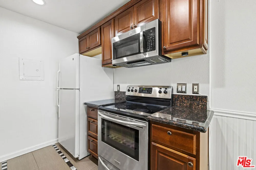 10757 Hortense Street #303 Toluca Lake, CA 91602