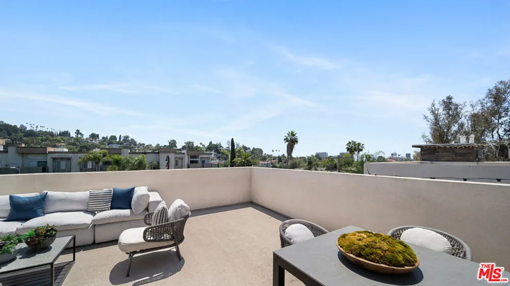 2111 Cahuenga Boulevard #1 Los Angeles, CA 90068