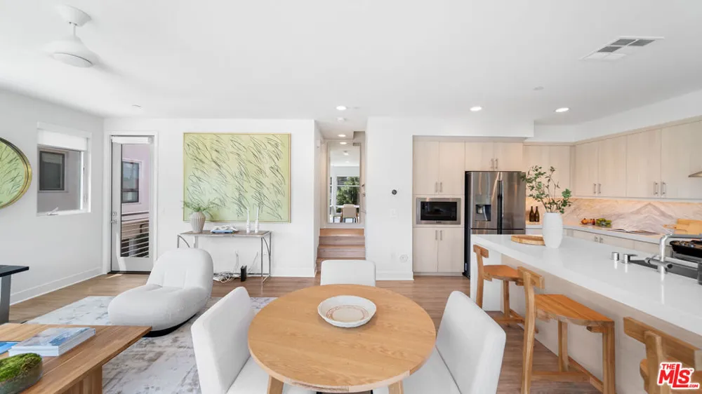 2111 Cahuenga Boulevard #1 Los Angeles, CA 90068