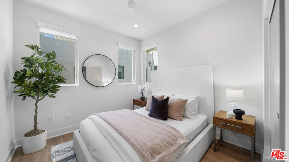 2111 Cahuenga Boulevard #1 Los Angeles, CA 90068