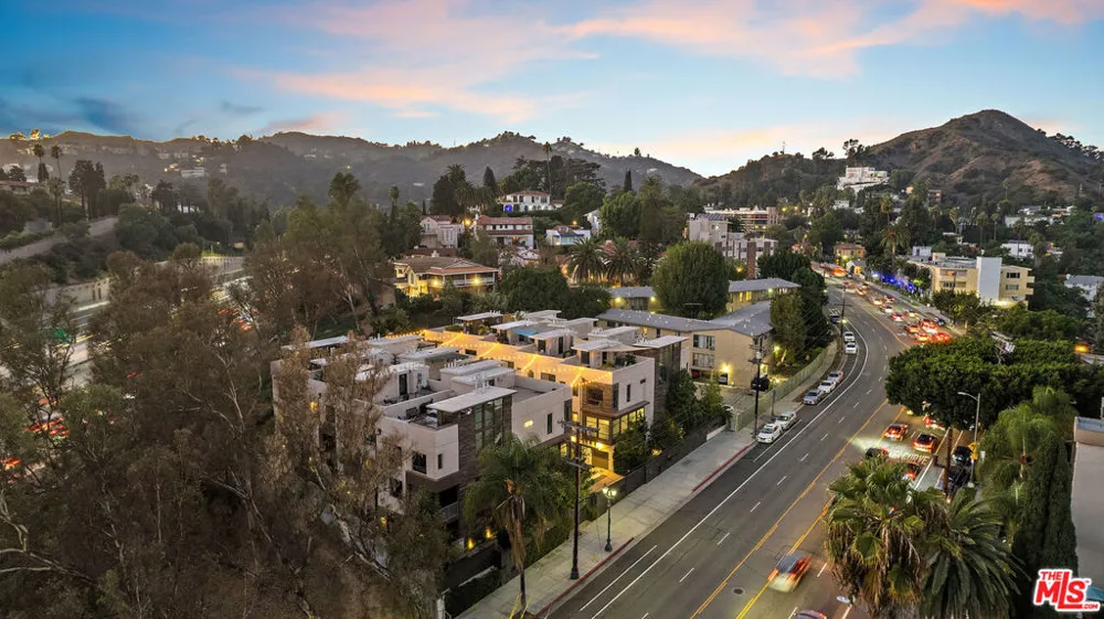 2111 Cahuenga Boulevard #1 Los Angeles, CA 90068