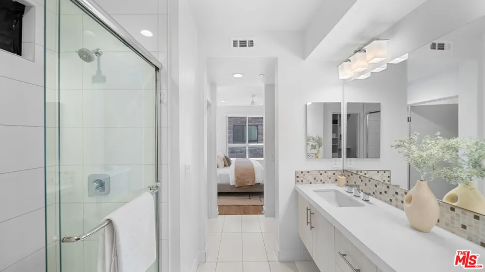 2111 Cahuenga Boulevard #1 Los Angeles, CA 90068