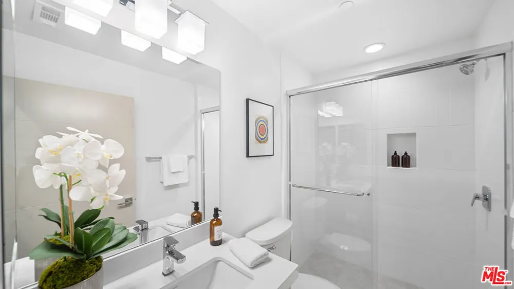 2111 Cahuenga Boulevard #1 Los Angeles, CA 90068