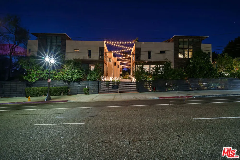 2111 Cahuenga Boulevard #1 Los Angeles, CA 90068