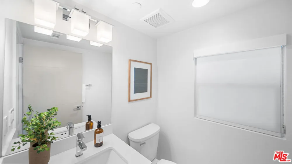 2111 Cahuenga Boulevard #1 Los Angeles, CA 90068