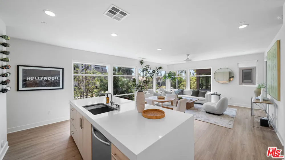 2111 Cahuenga Boulevard #1 Los Angeles, CA 90068