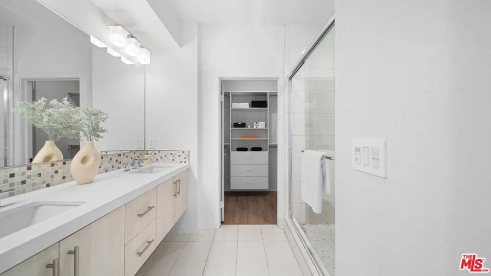 2111 Cahuenga Boulevard #1 Los Angeles, CA 90068