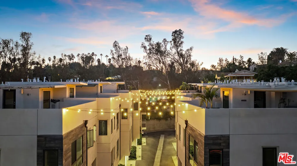 2111 Cahuenga Boulevard #1 Los Angeles, CA 90068