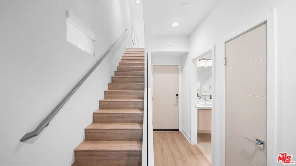 2111 Cahuenga Boulevard #1 Los Angeles, CA 90068