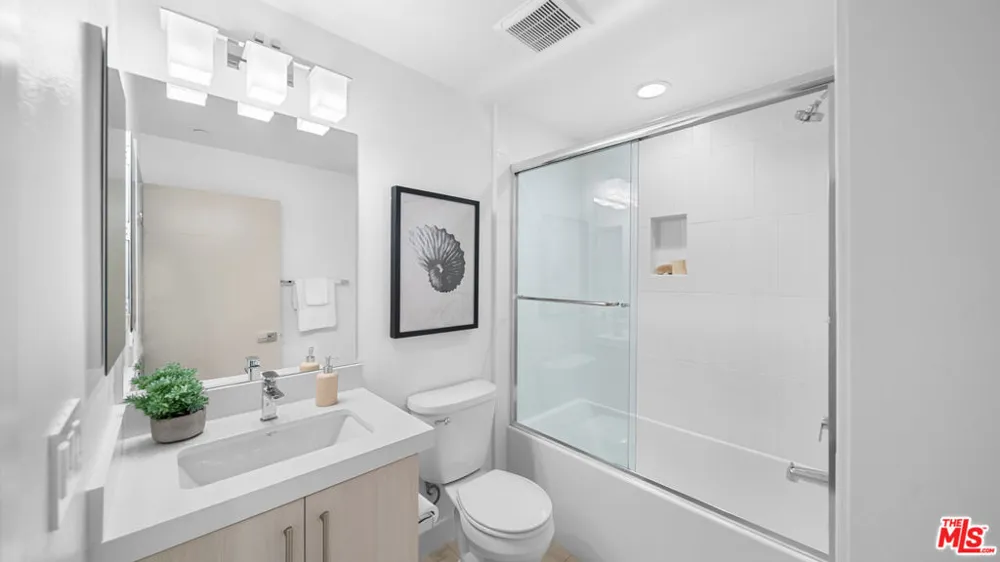 2111 Cahuenga Boulevard #1 Los Angeles, CA 90068