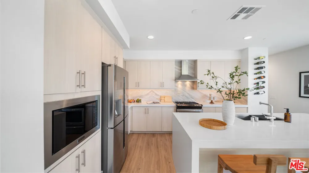 2111 Cahuenga Boulevard #1 Los Angeles, CA 90068