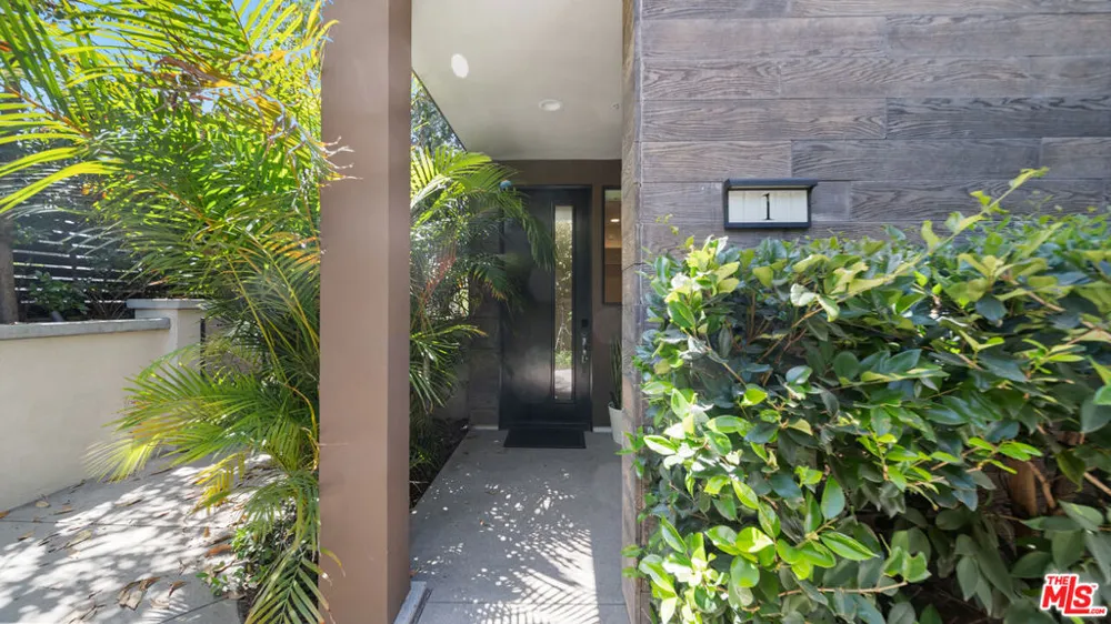 2111 Cahuenga Boulevard #1 Los Angeles, CA 90068