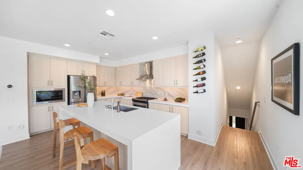 2111 Cahuenga Boulevard #1 Los Angeles, CA 90068