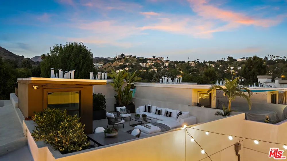 2111 Cahuenga Boulevard #1 Los Angeles, CA 90068