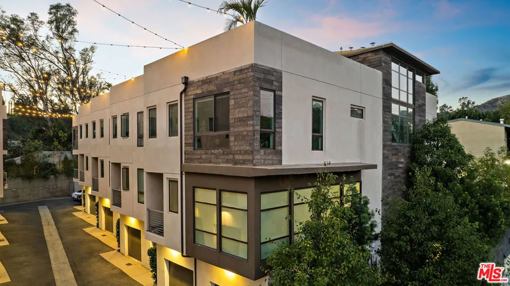 2111 Cahuenga Boulevard #1 Los Angeles, CA 90068