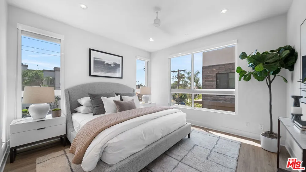 2111 Cahuenga Boulevard #1 Los Angeles, CA 90068