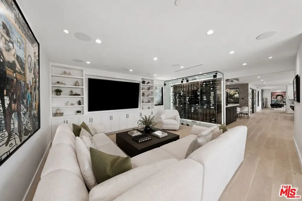 3140 Coldwater Canyon Studio City, CA 91604