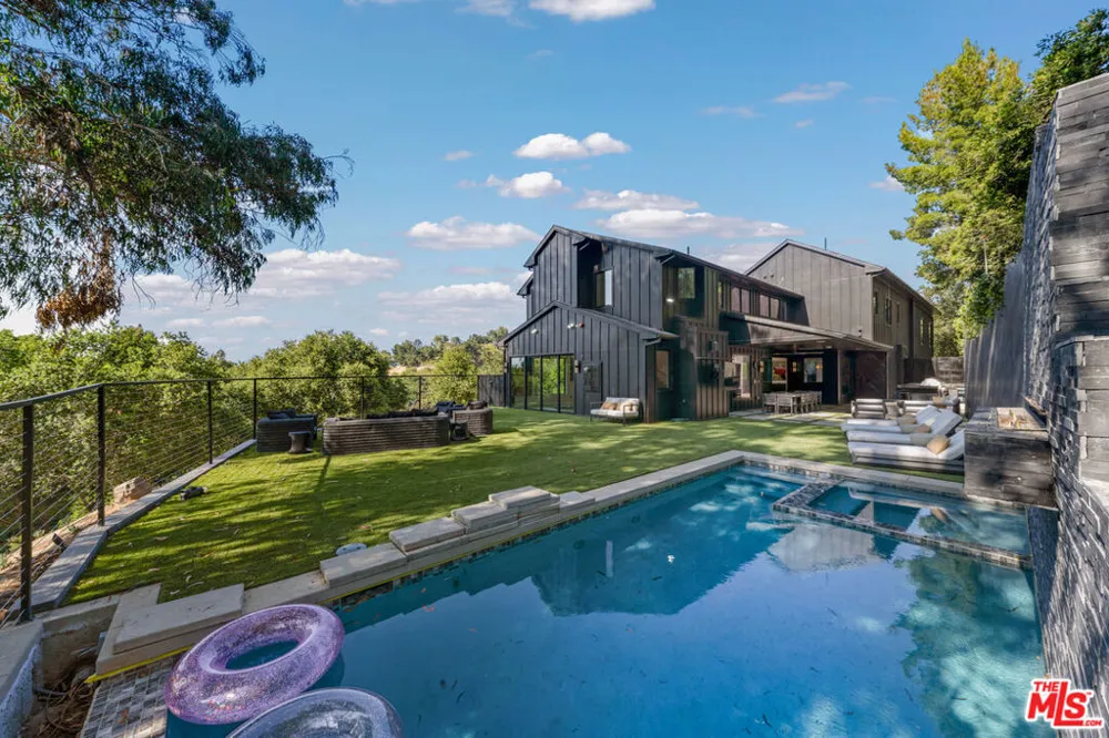 3140 Coldwater Canyon Studio City, CA 91604