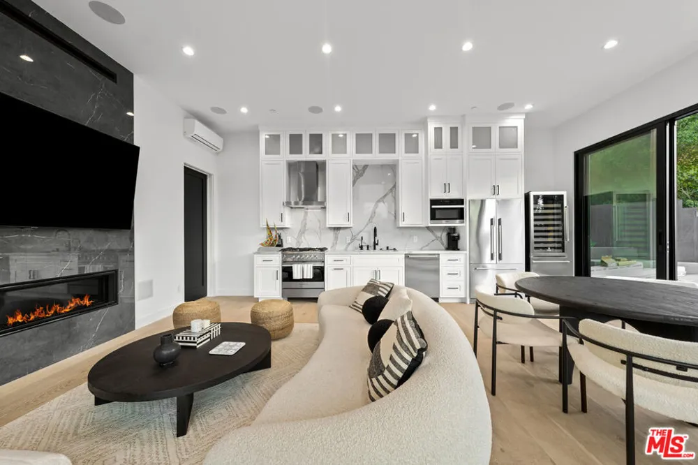 3140 Coldwater Canyon Studio City, CA 91604
