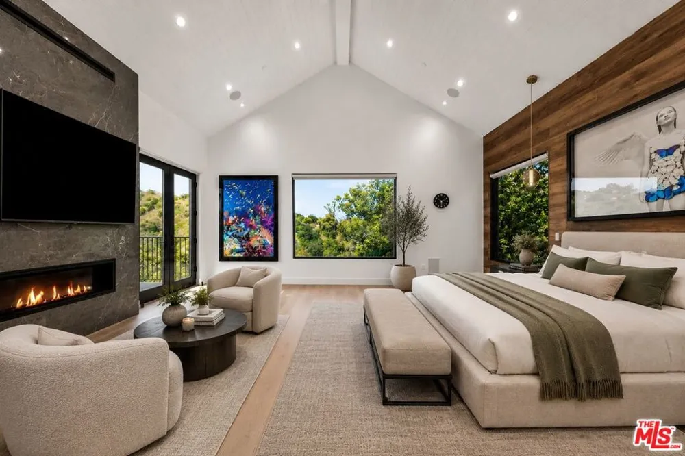 3140 Coldwater Canyon Studio City, CA 91604