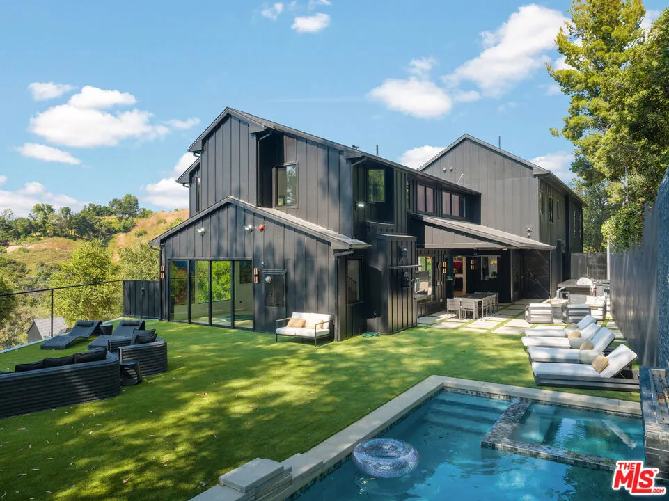 3140 Coldwater Canyon Studio City, CA 91604