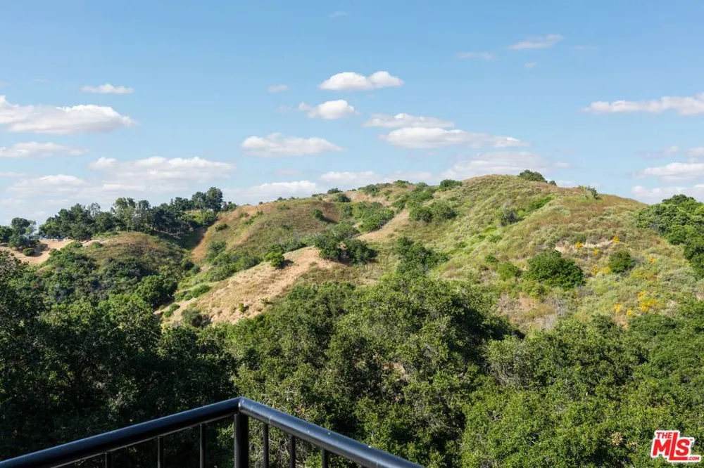 3140 Coldwater Canyon Studio City, CA 91604