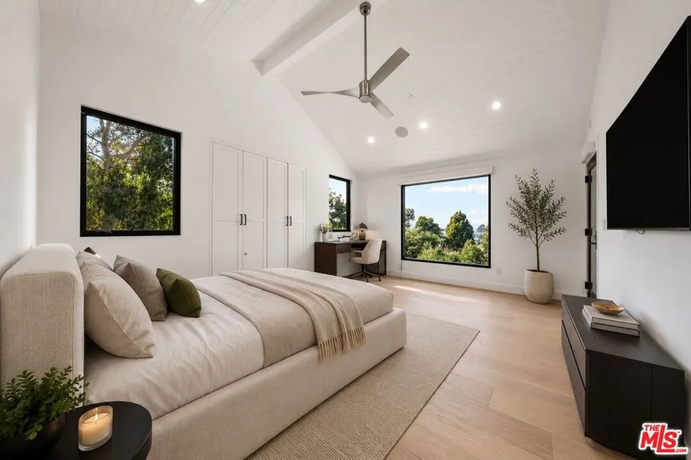 3140 Coldwater Canyon Studio City, CA 91604