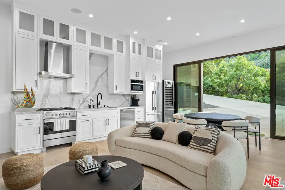 3140 Coldwater Canyon Studio City, CA 91604