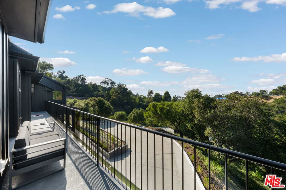 3140 Coldwater Canyon Studio City, CA 91604