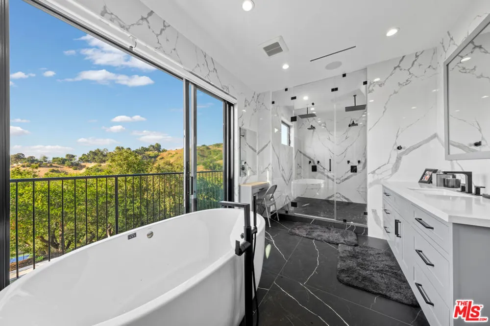 3140 Coldwater Canyon Studio City, CA 91604
