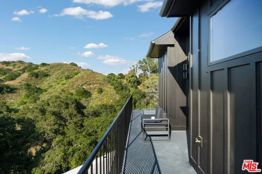 3140 Coldwater Canyon Studio City, CA 91604