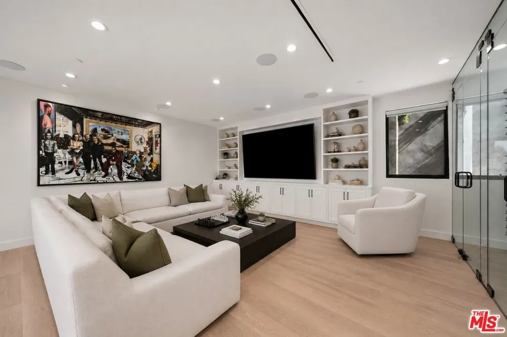 3140 Coldwater Canyon Studio City, CA 91604