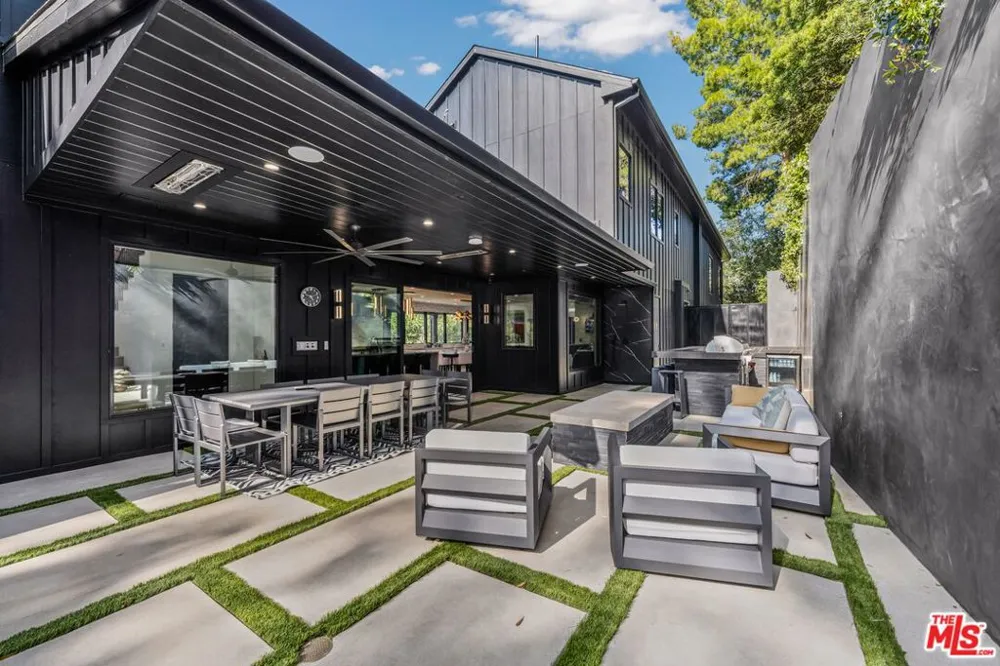 3140 Coldwater Canyon Studio City, CA 91604